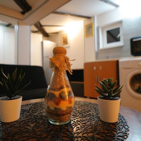 2-Room Cozy Retreat Near City Center Bukarest Exterior foto