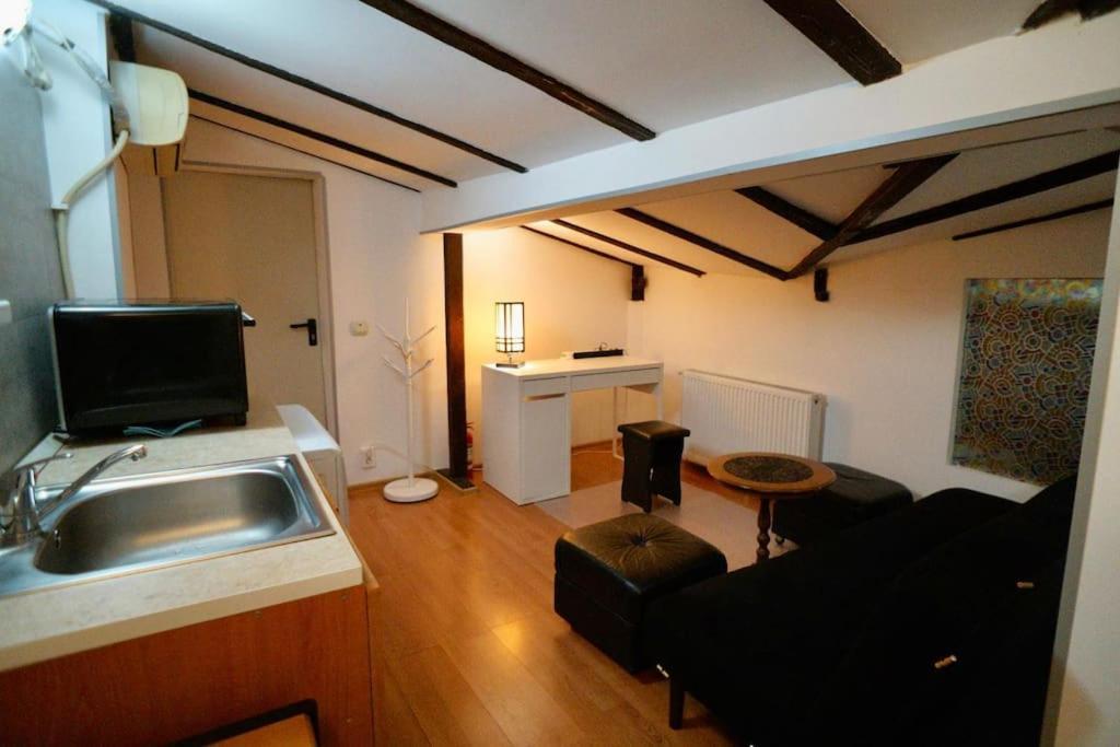 2-Room Cozy Retreat Near City Center Bukarest Exterior foto
