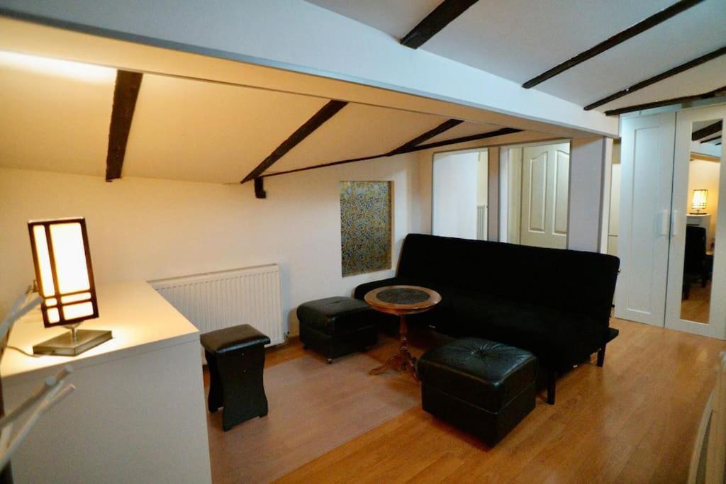 2-Room Cozy Retreat Near City Center Bukarest Exterior foto